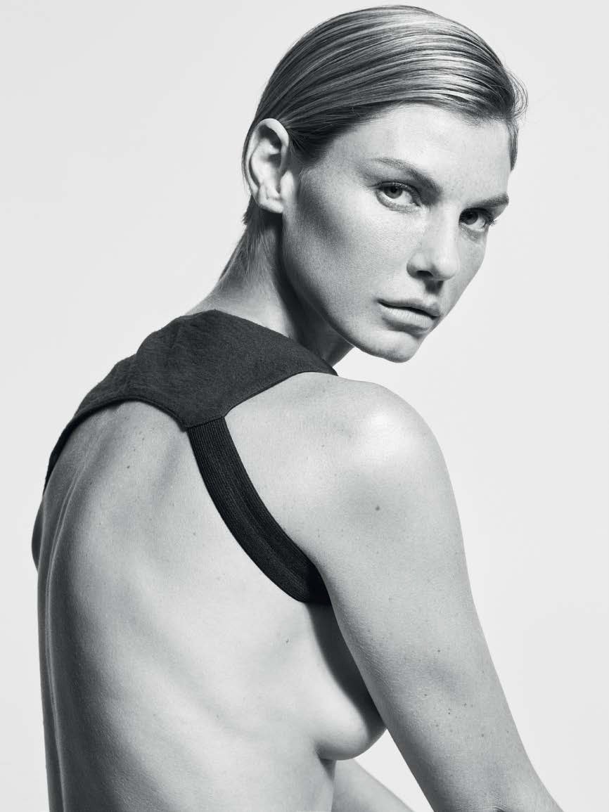 Angela Lindvall - Free pics, galleries & more at Babepedia